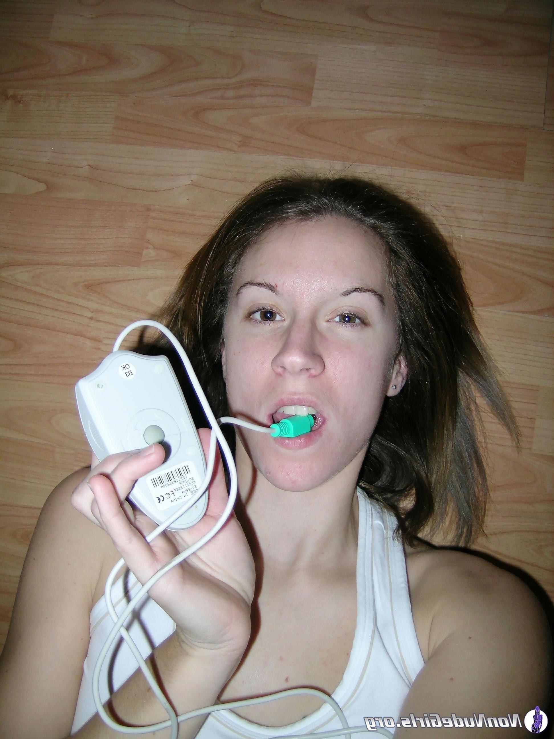 19P Pictures of hot teen girls teasing the camera
