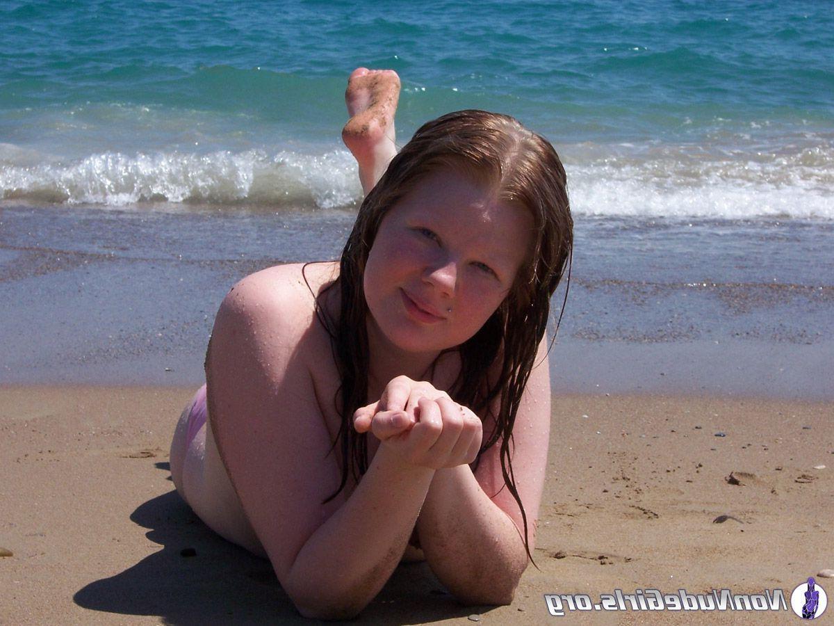20P Pictures of hot nonnude girls teasing