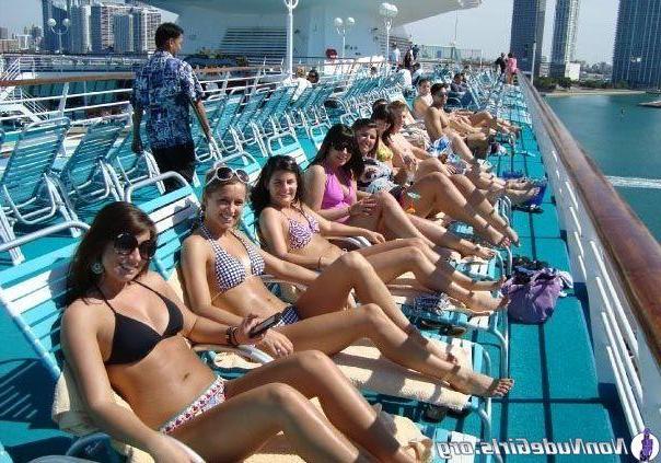 9P Pictures of hot teen girls doing their thing