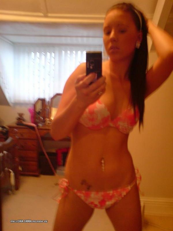 15P Picutres of a beautiful brunette girlfriend taking pics of herself