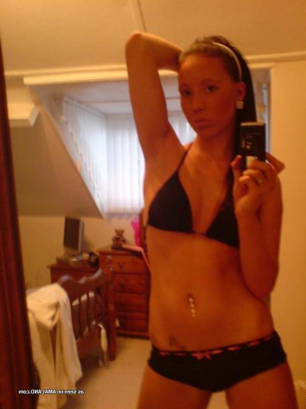 15P Picutres of a beautiful brunette girlfriend taking pics of herself