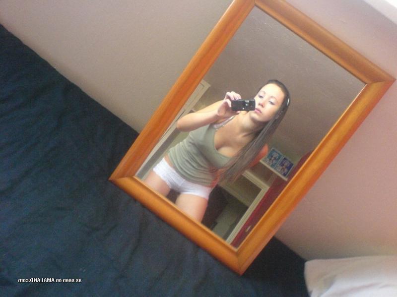 15P Picutres of a beautiful brunette girlfriend taking pics of herself