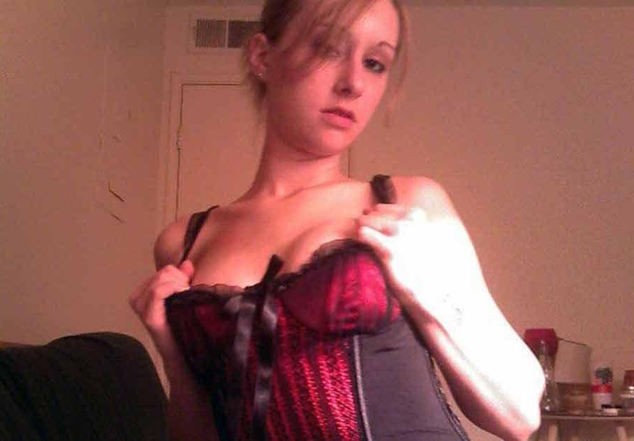 15P Pictures of a hot girlfriend in her panties