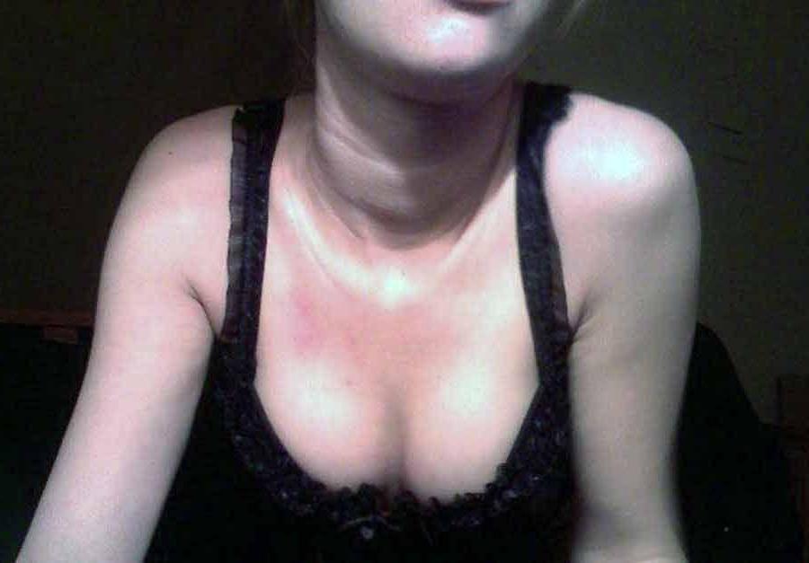15P Pictures of a hot girlfriend in her panties