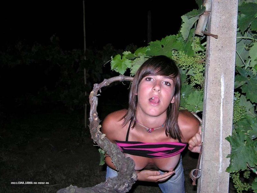 16P Pictures of a hot brunette girl naked for you