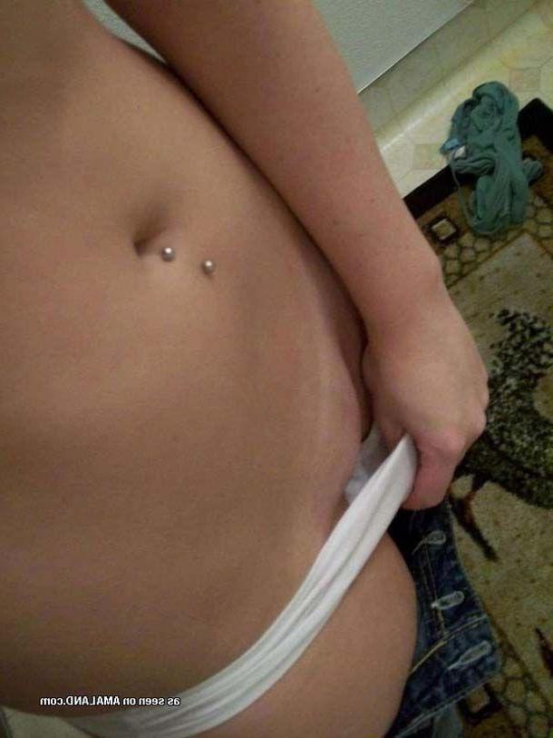16P Pictures of a naughty girlfriend getting hot with her camera