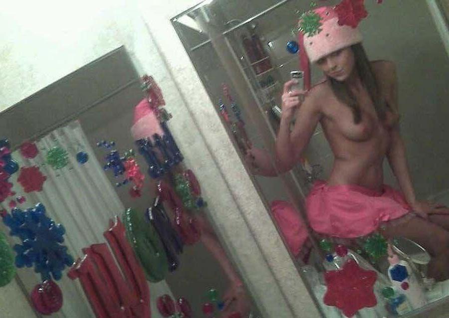 16P Pictures of a hot teen girlfriend taking pics of herself
