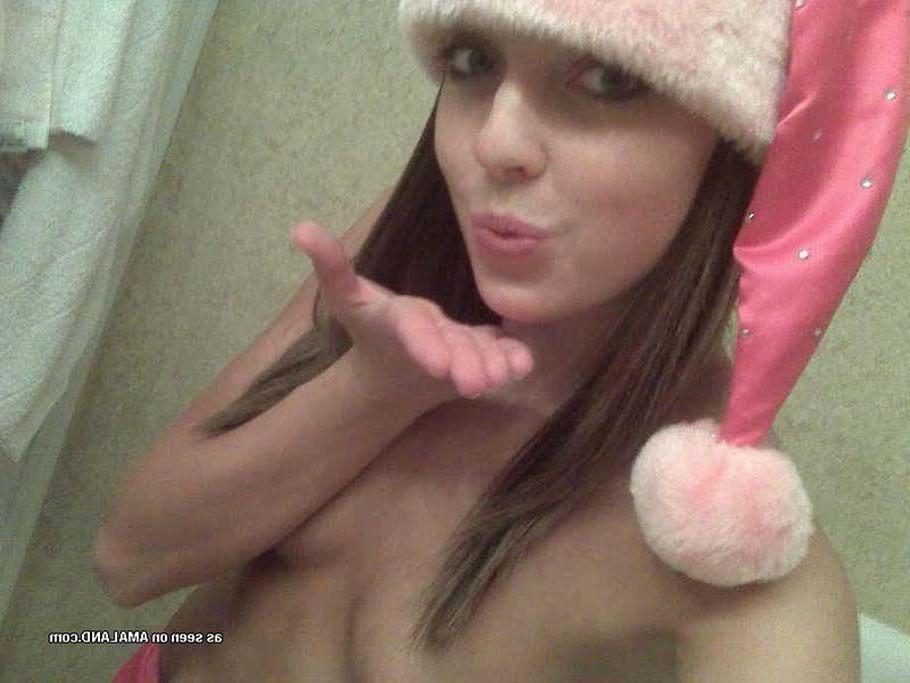 16P Pictures of a hot teen girlfriend taking pics of herself