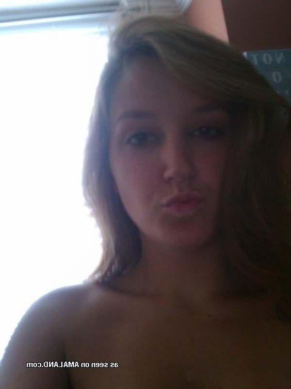 16P Pictures of hot and horny teen girls with cameras