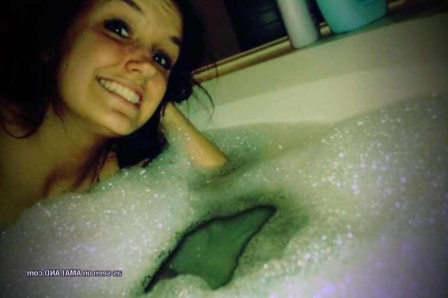 16P Pictures of hot and horny teen girls with cameras