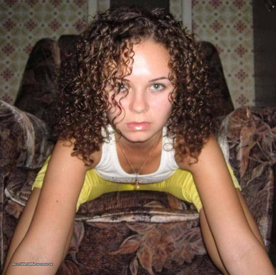 16P Pictures of a sexy girlfriend taking pictures for you