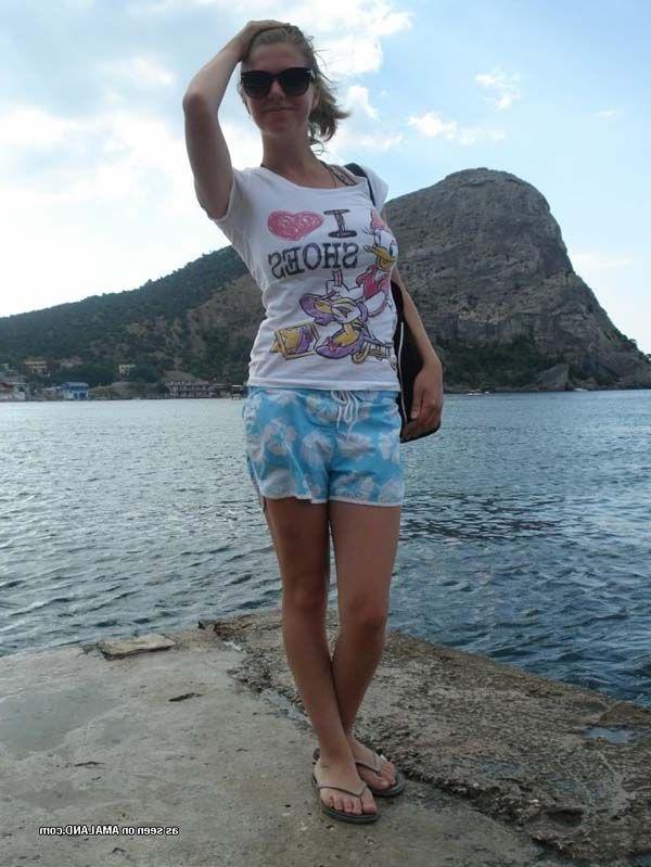16P Pictures of an ex girlfriend's candid photos