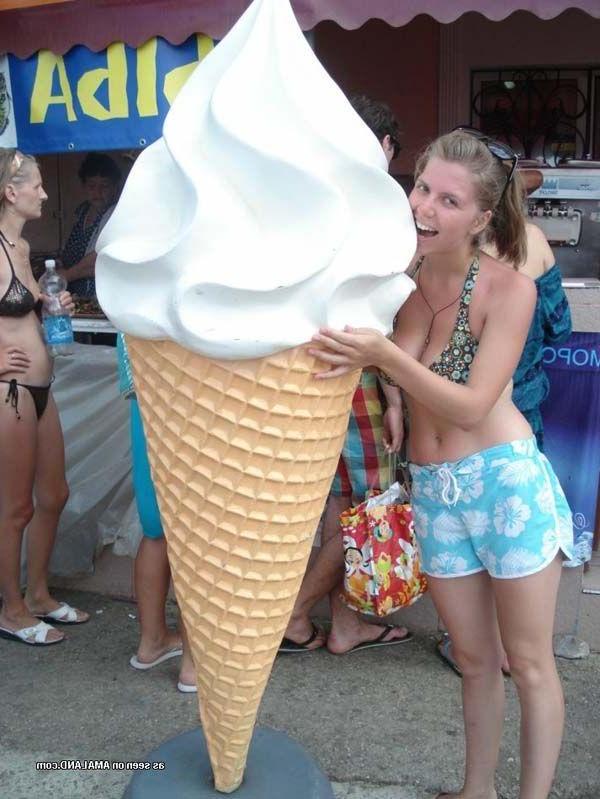 16P Pictures of an ex girlfriend's candid photos