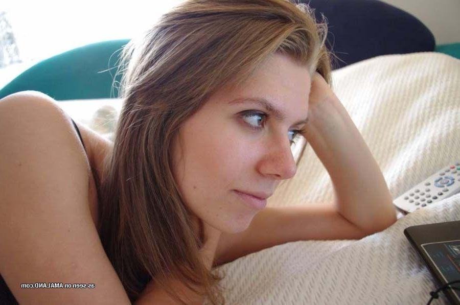 16P Pictures of an ex girlfriend's candid photos