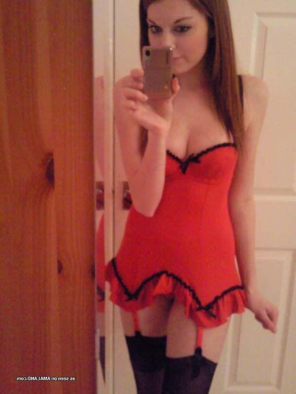 16P Pictures of a hot teen girl taking pics of herself