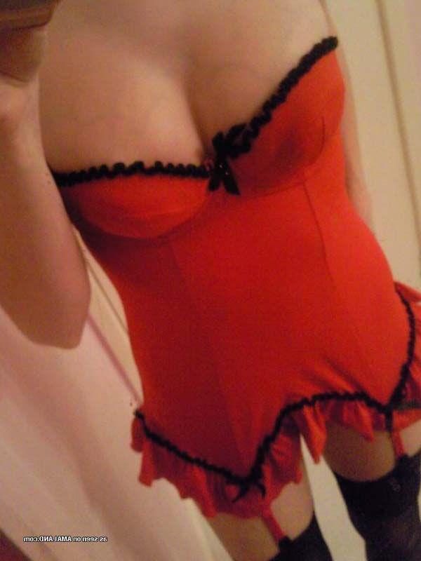 16P Pictures of a hot teen girl taking pics of herself