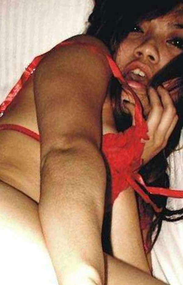 16P Pictures of a hot girlfriend showing off