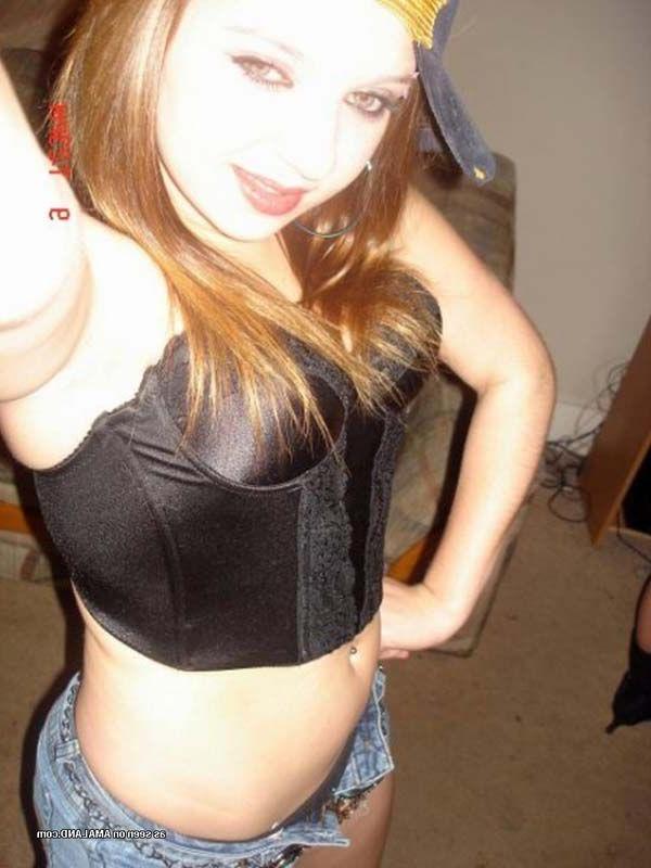 16P Pictures of slutty teen girls taking pics of themselves
