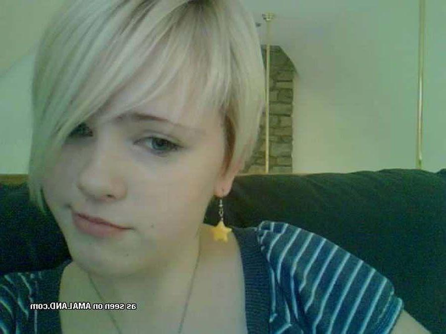 16P Pictures of a blonde girlfriend taking pics of herself