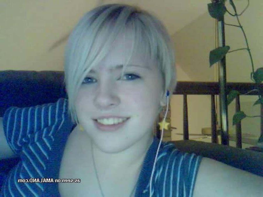 16P Pictures of a blonde girlfriend taking pics of herself