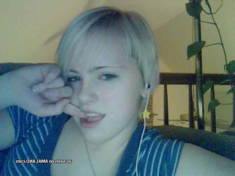 16P Pictures of a blonde girlfriend taking pics of herself