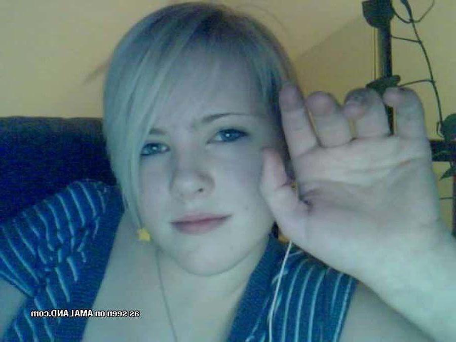 16P Pictures of a blonde girlfriend taking pics of herself