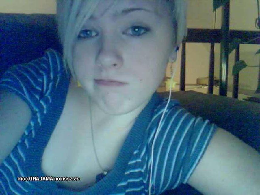 16P Pictures of a blonde girlfriend taking pics of herself
