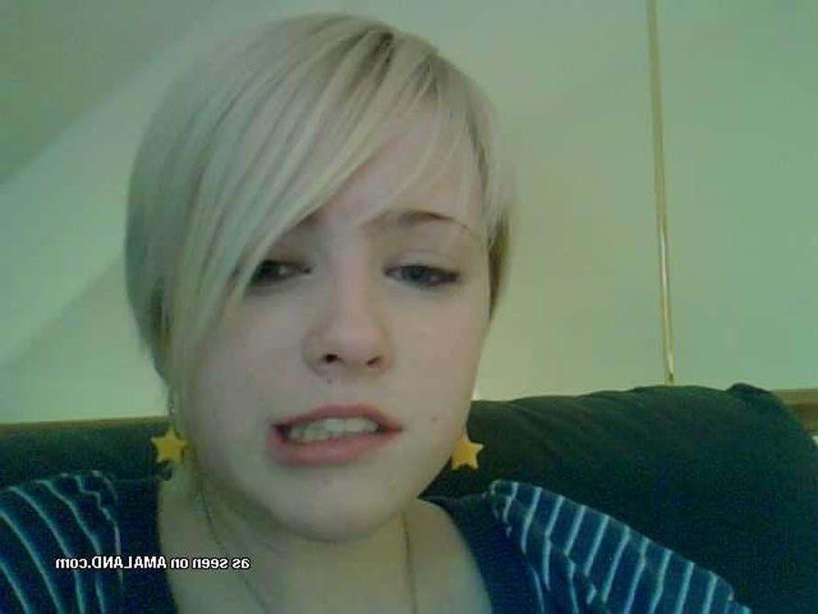16P Pictures of a blonde girlfriend taking pics of herself