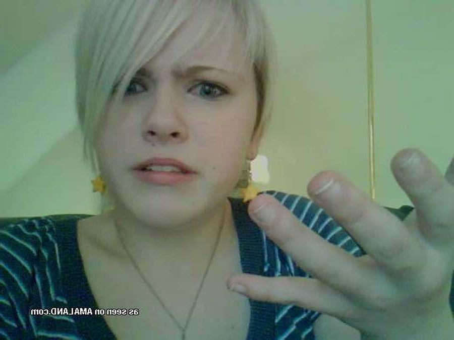 16P Pictures of a blonde girlfriend taking pics of herself