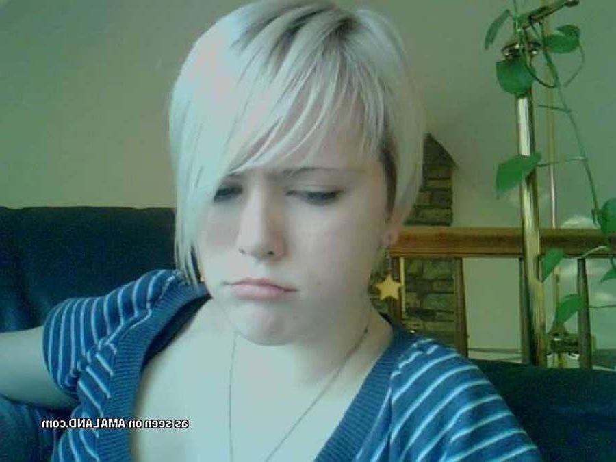 16P Pictures of a blonde girlfriend taking pics of herself