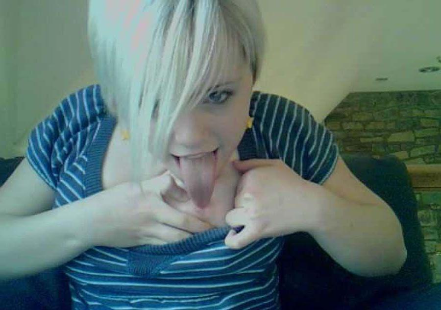 16P Pictures of a blonde girlfriend taking pics of herself