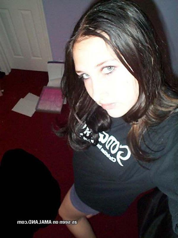 16P Pictures of a super hot girlfriend taking pics of herself