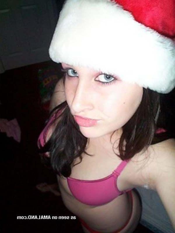 16P Pictures of a super hot girlfriend taking pics of herself