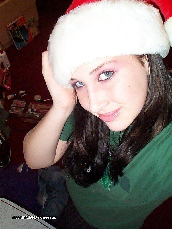 16P Pictures of a super hot girlfriend taking pics of herself