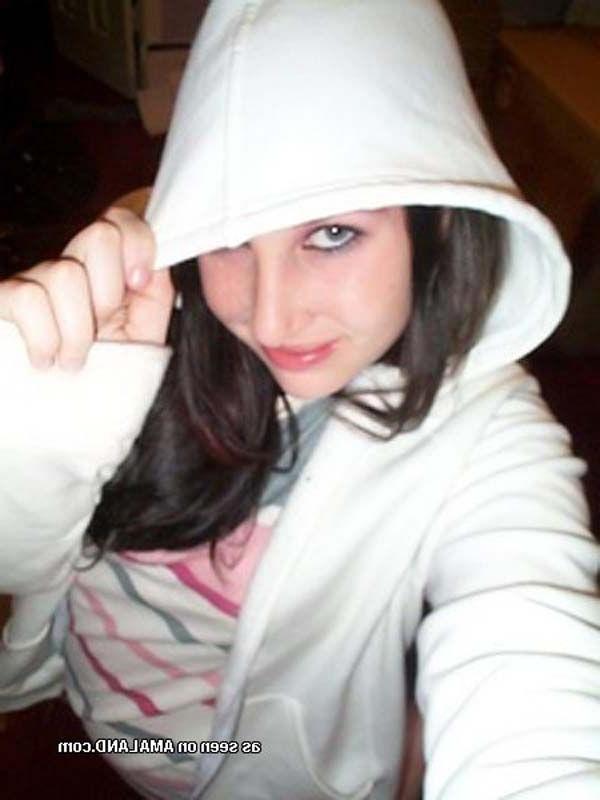 16P Pictures of a super hot girlfriend taking pics of herself
