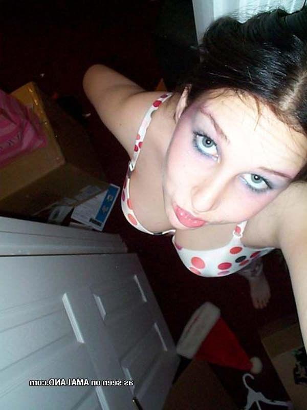 16P Pictures of a super hot girlfriend taking pics of herself