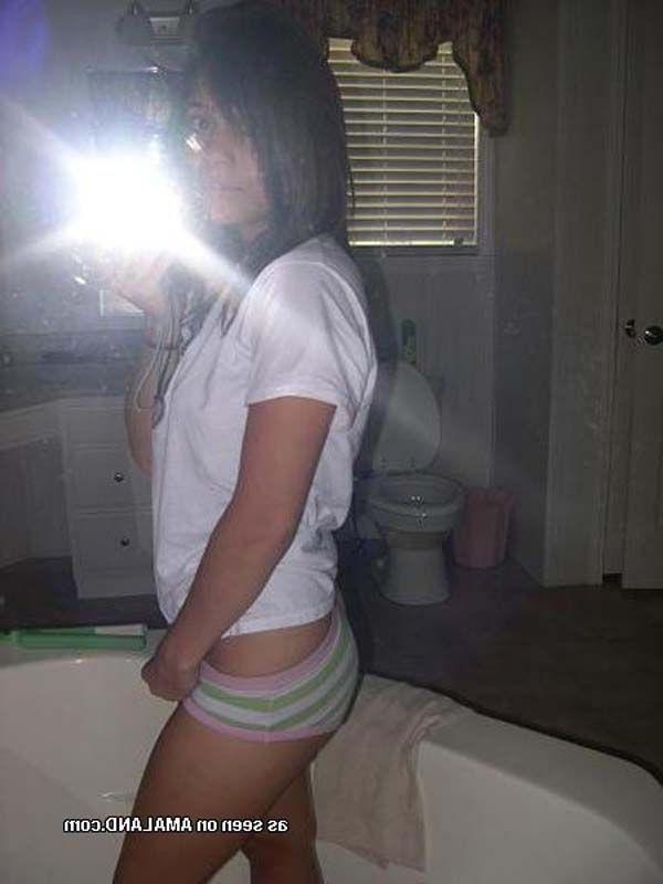16P Pictures of amazing girls taking pics of their hot bodies