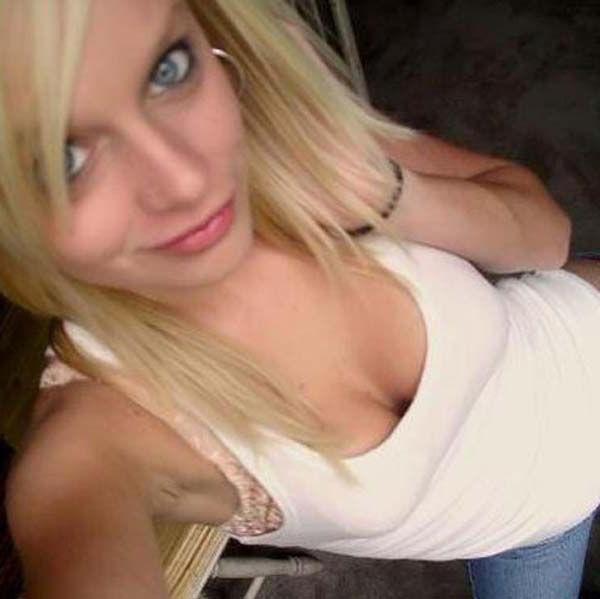 16P Pictures of gorgeous teen girls taking sexy pics of their bodies