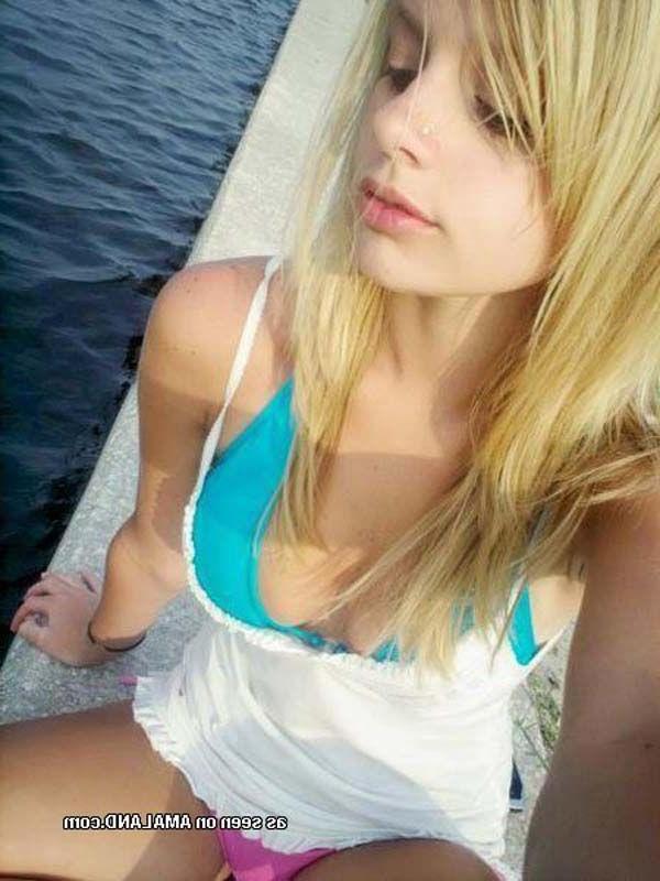 16P Pictures of gorgeous teen girls taking sexy pics of their bodies