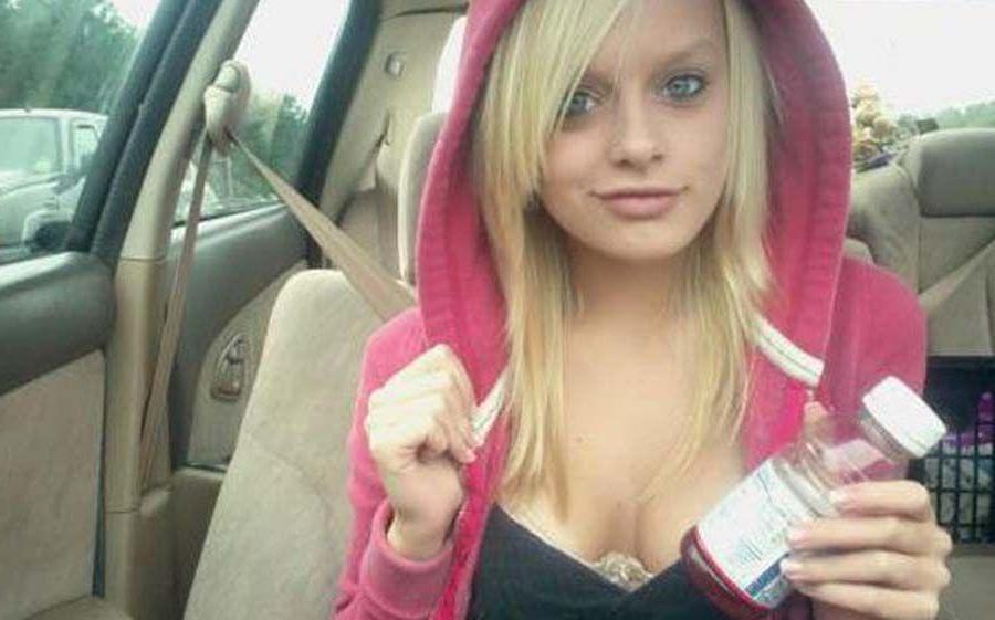 16P Pictures of gorgeous teen girls taking sexy pics of their bodies