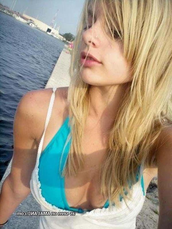 16P Pictures of gorgeous teen girls taking sexy pics of their bodies