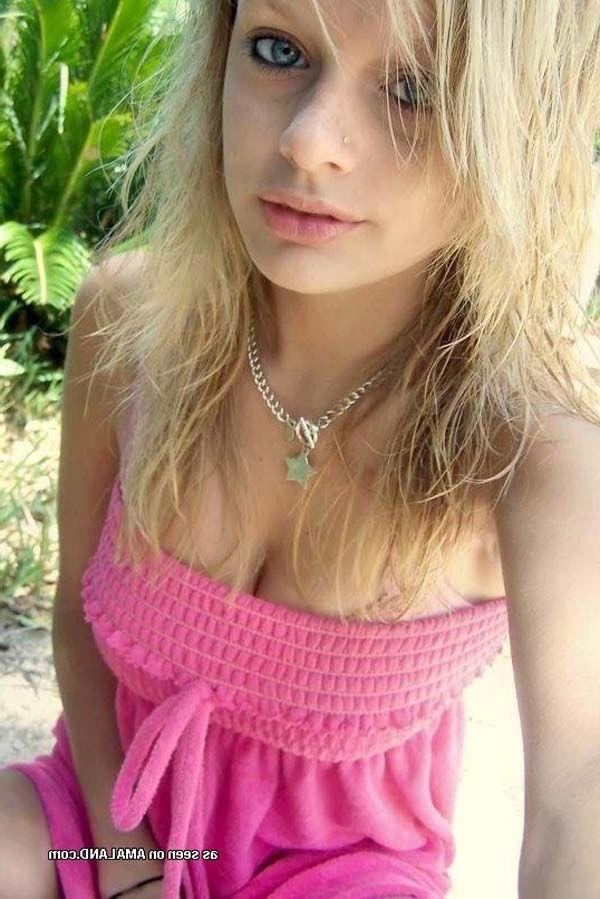 16P Pictures of gorgeous teen girls taking sexy pics of their bodies