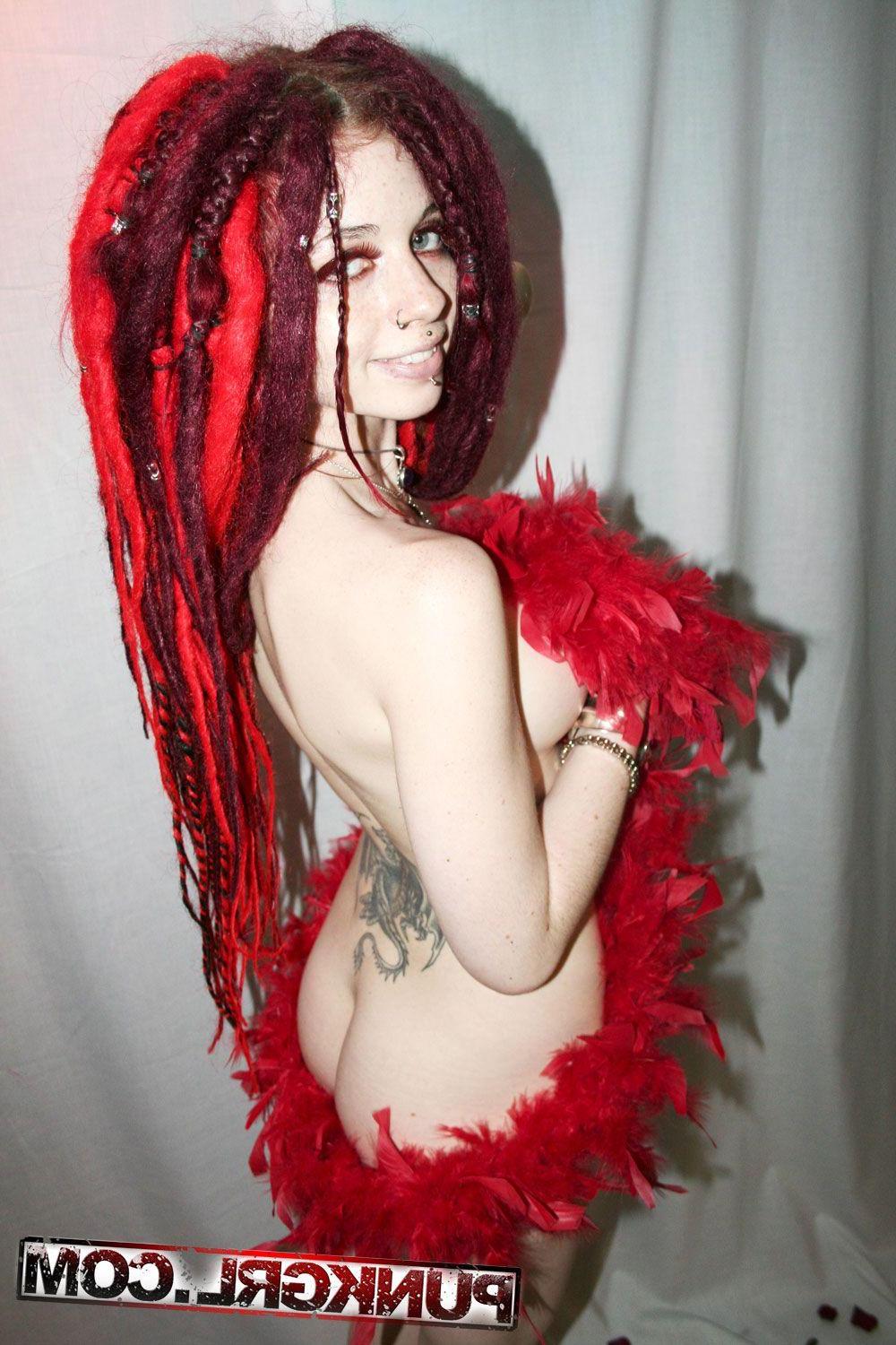 20P Pictures of teen girl Fae giving you some gothic romance
