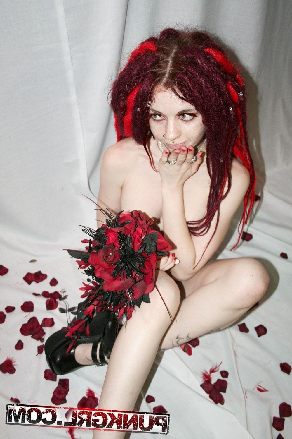 20P Pictures of teen girl Fae giving you some gothic romance