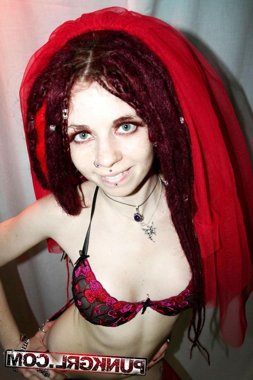 20P Pictures of teen girl Fae giving you some gothic romance
