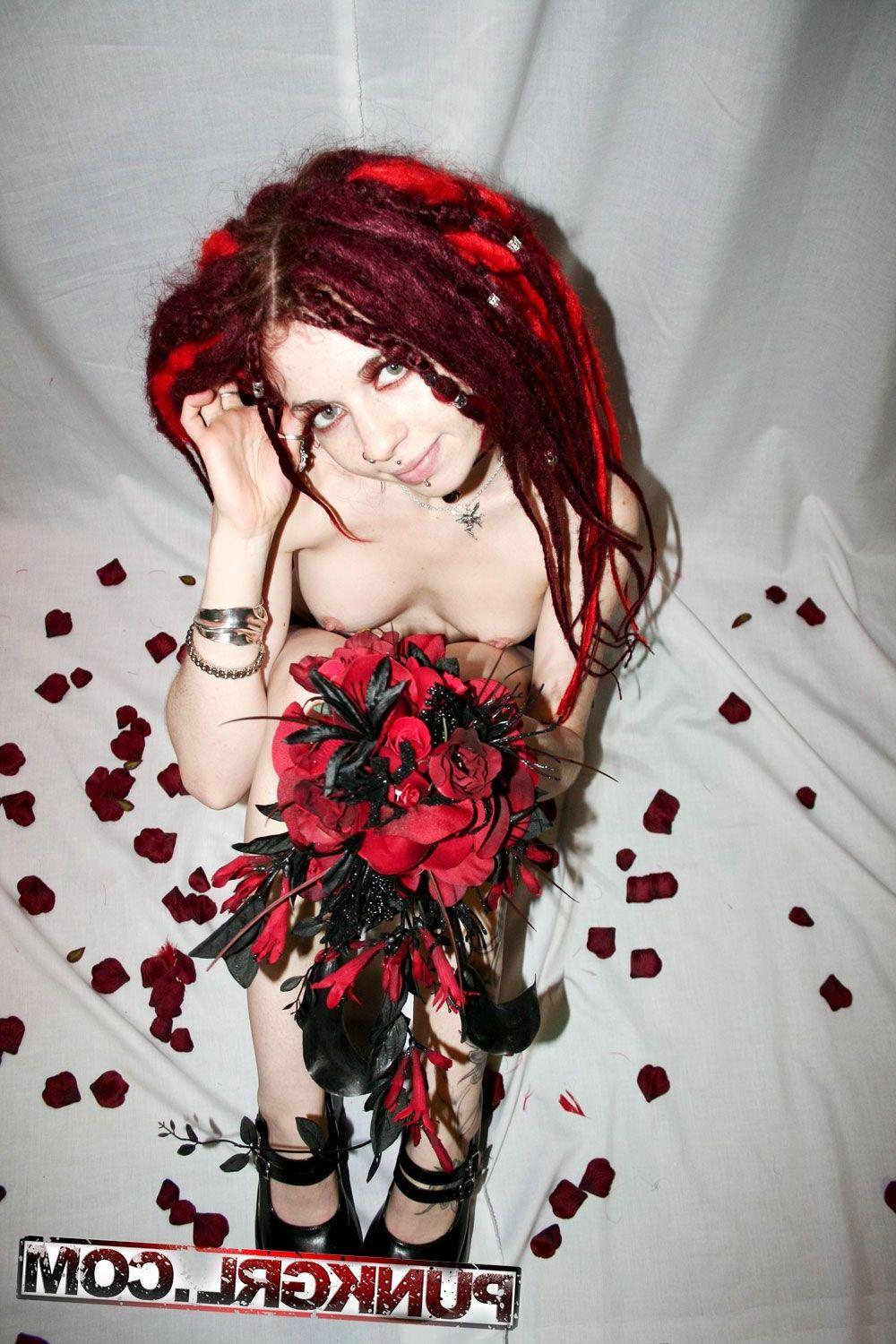 20P Pictures of teen girl Fae giving you some gothic romance