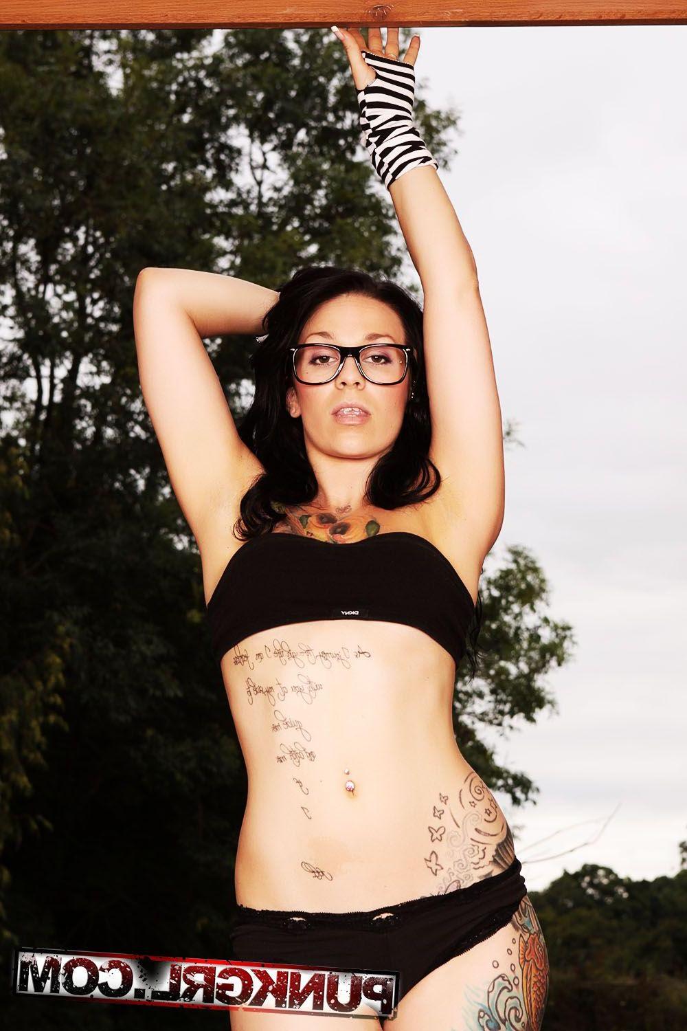 20P Pictures of punk girl Ailya getting naked for you