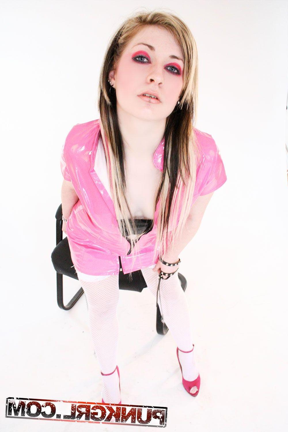 20P Pictures of punk girl Tink showing off in the studio