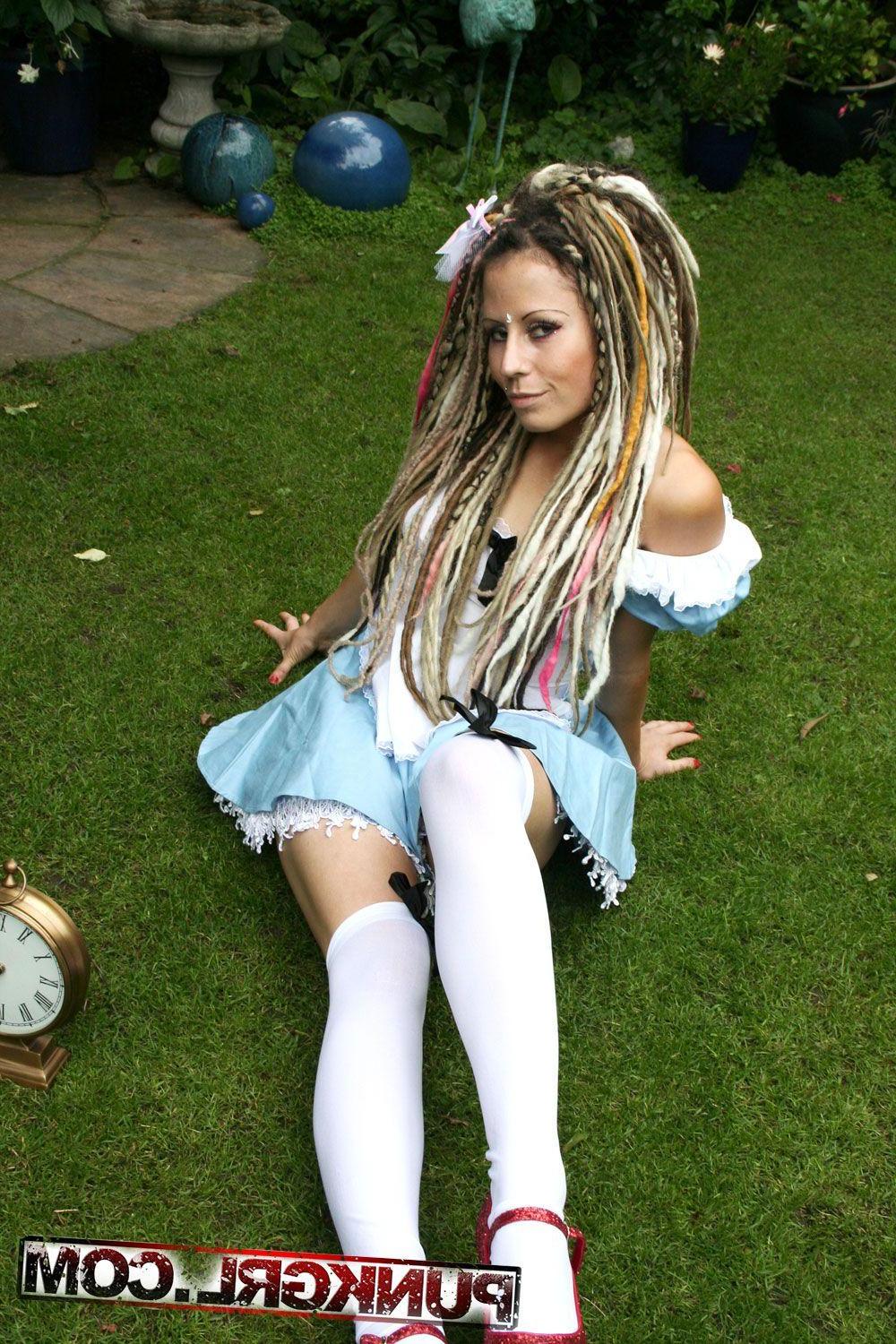 20P Pictures of punk girl Blink taking a trip to wonder land