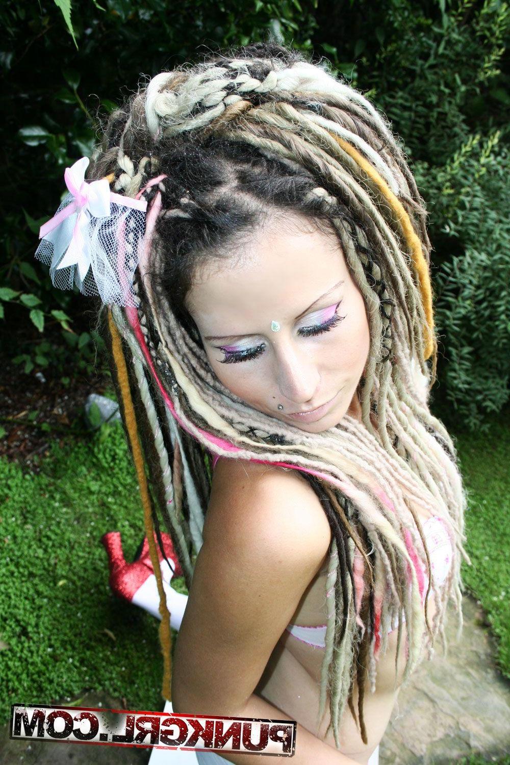 20P Pictures of punk girl Blink taking a trip to wonder land